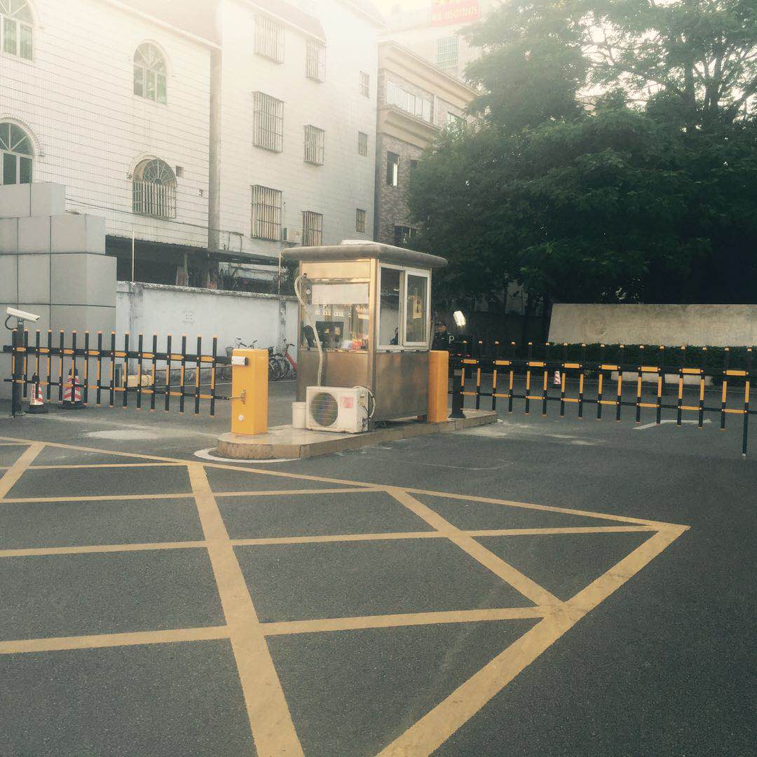 東城科技創(chuàng)業(yè)園——智能停車場(chǎng)自動(dòng)車牌識(shí)別系統(tǒng)安裝